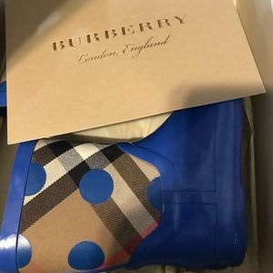Burberry kids raining boots used condition